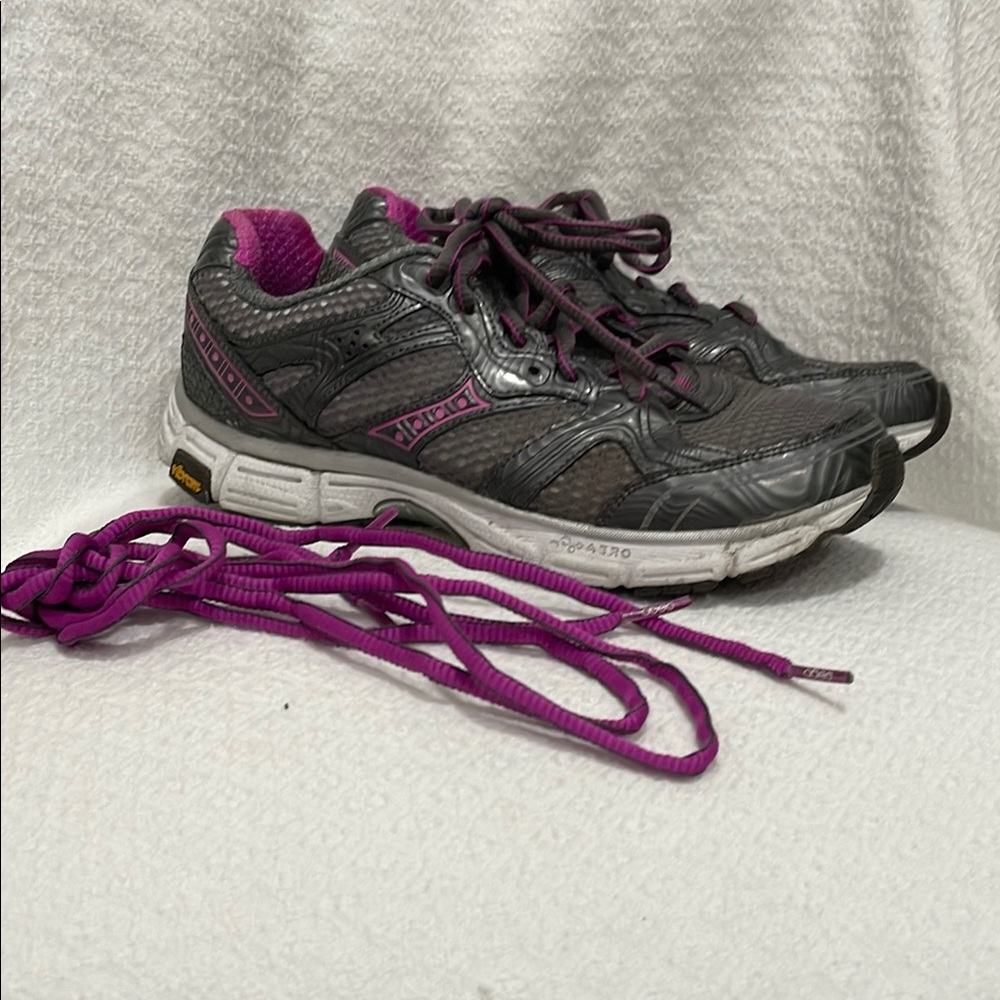 Vibram Women's Gray and Pink Running Shoes sz 7.5